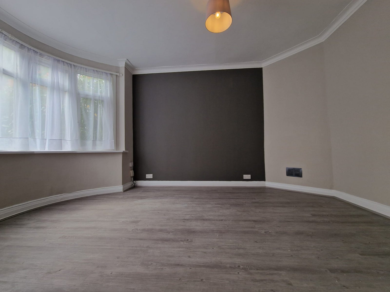Flat Golders Manor Drive in Greater London