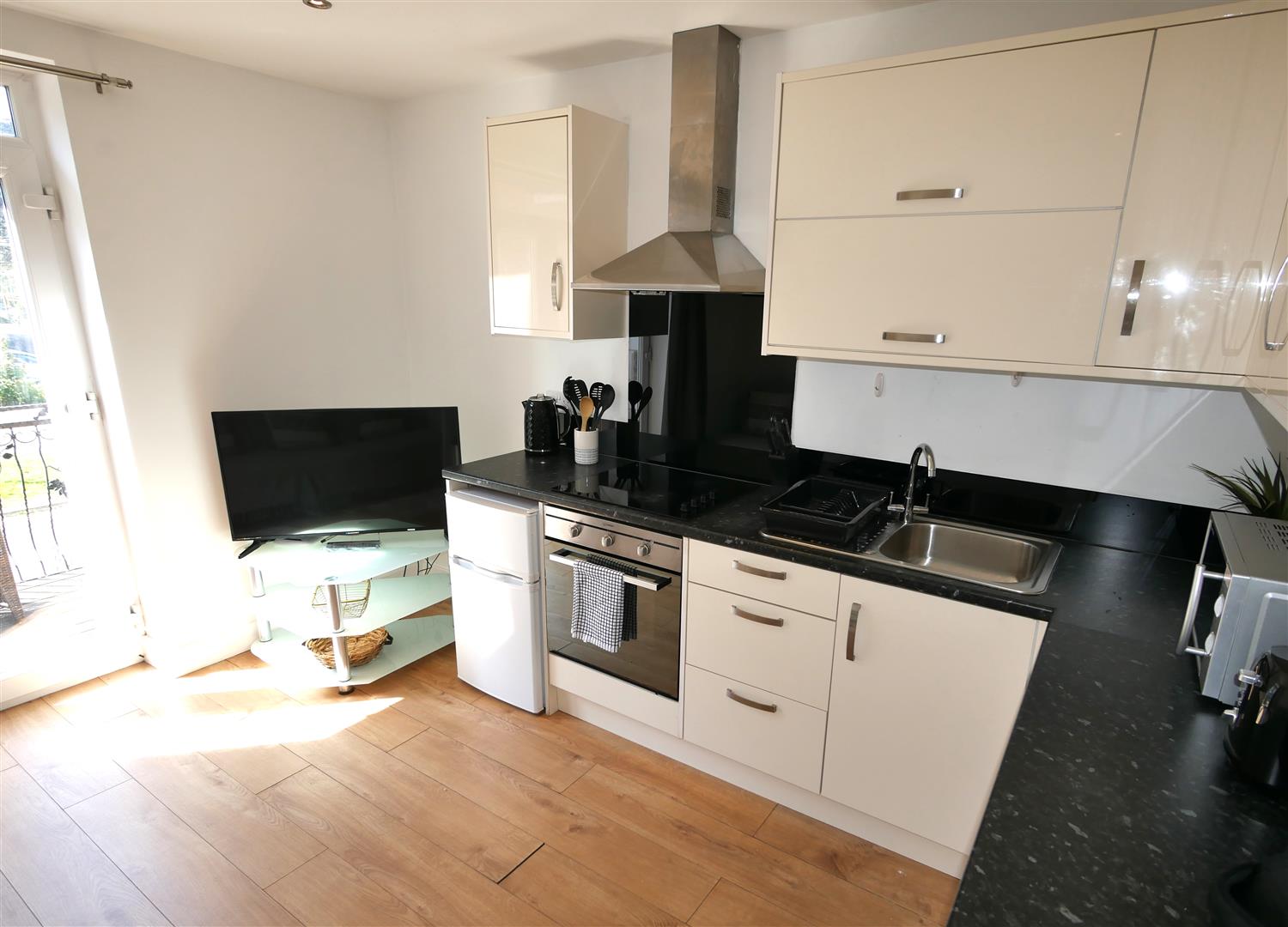 Flat Woodside Road in Bournemouth