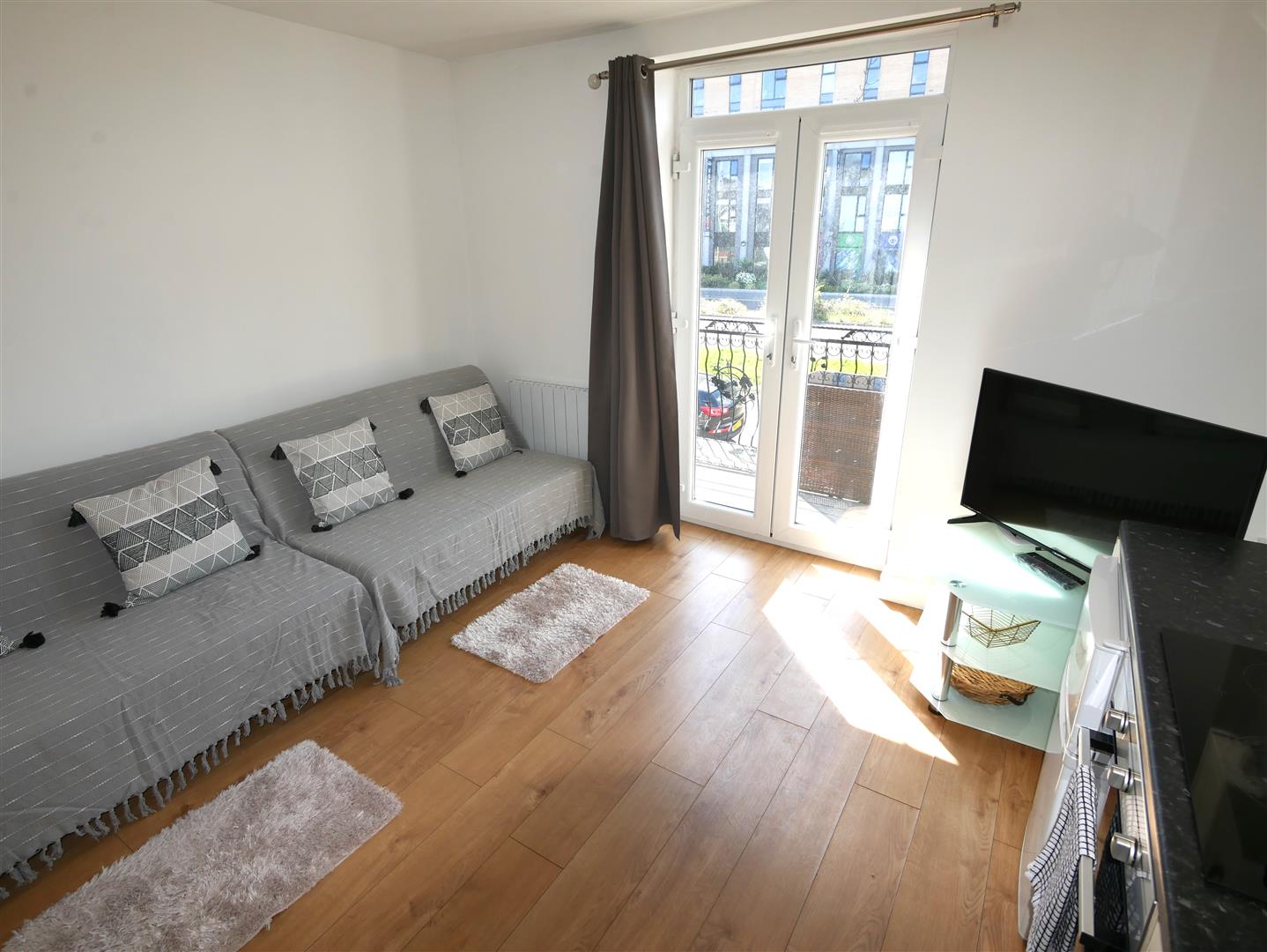 Flat Woodside Road in Bournemouth