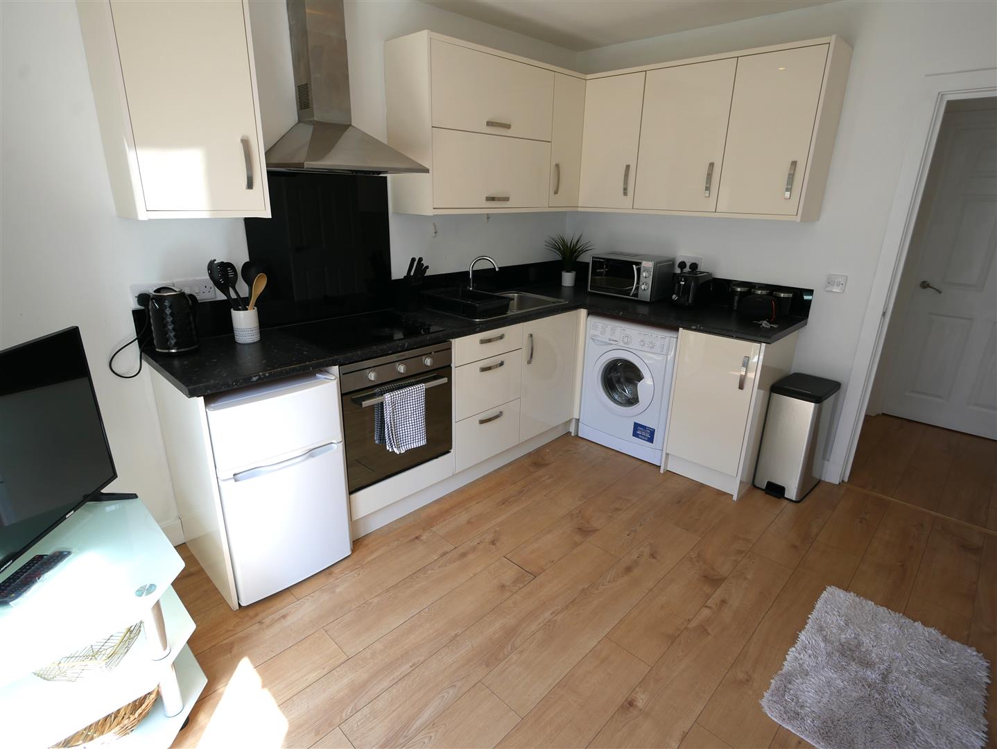 Flat Woodside Road in Bournemouth