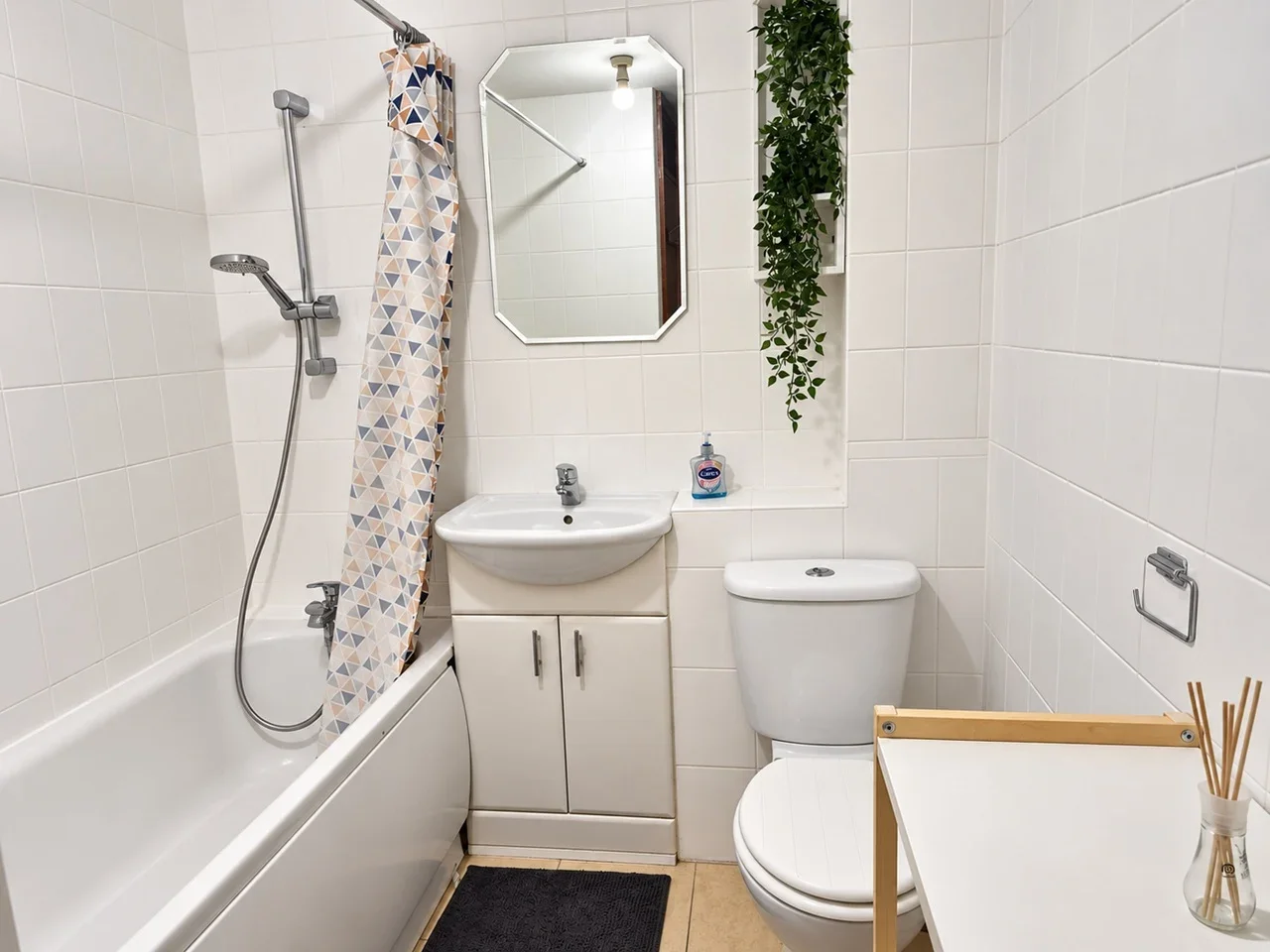 Flat Verbena Close in Greater London