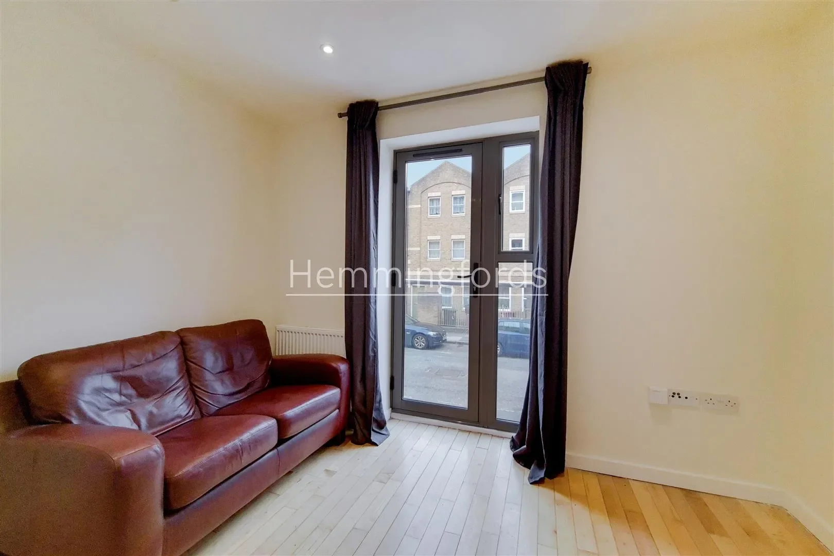 Flat Cephas Avenue in Greater London