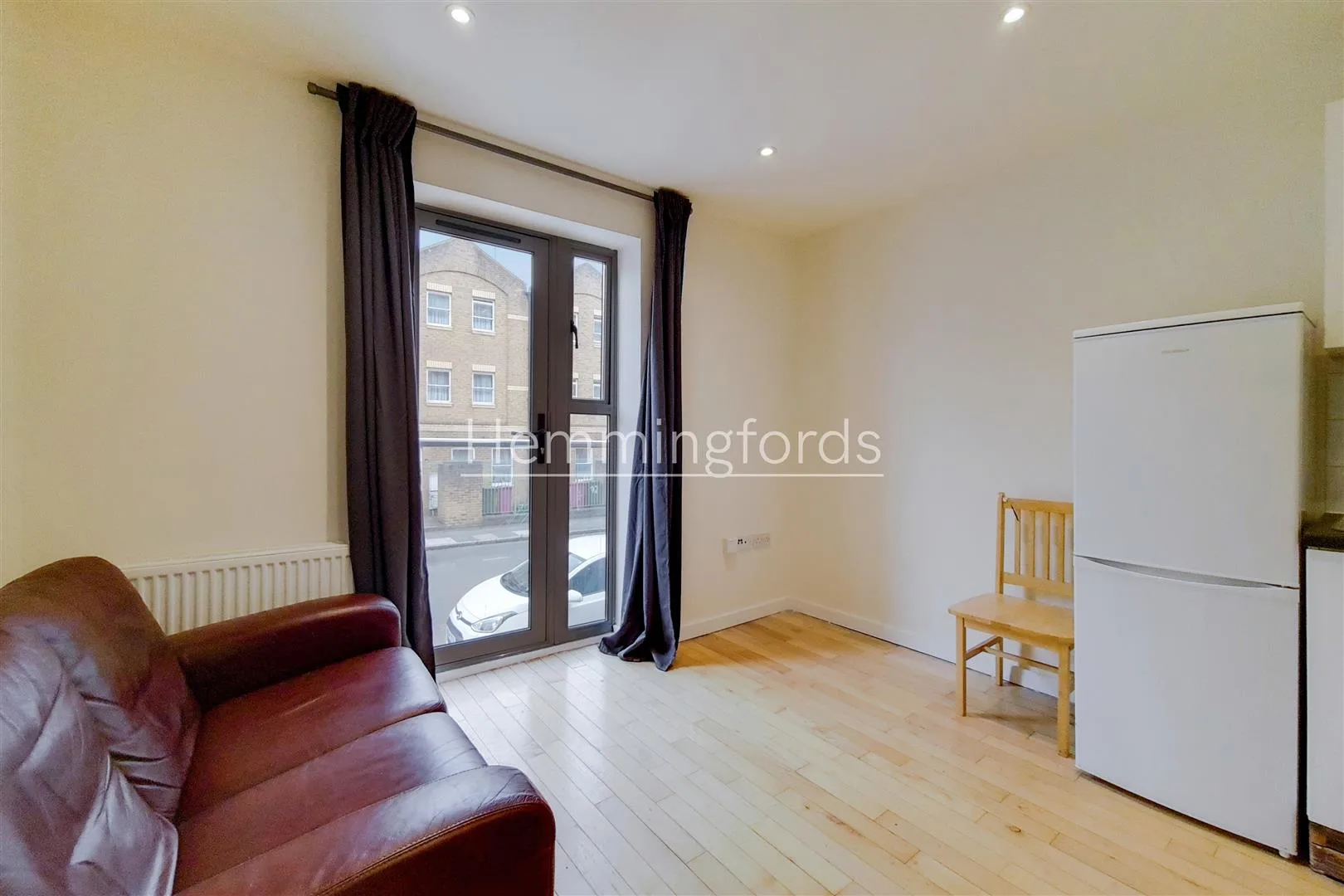 Flat Cephas Avenue in Greater London