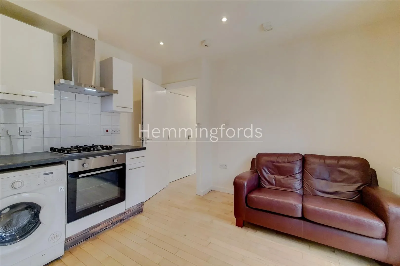 Flat Cephas Avenue in Greater London