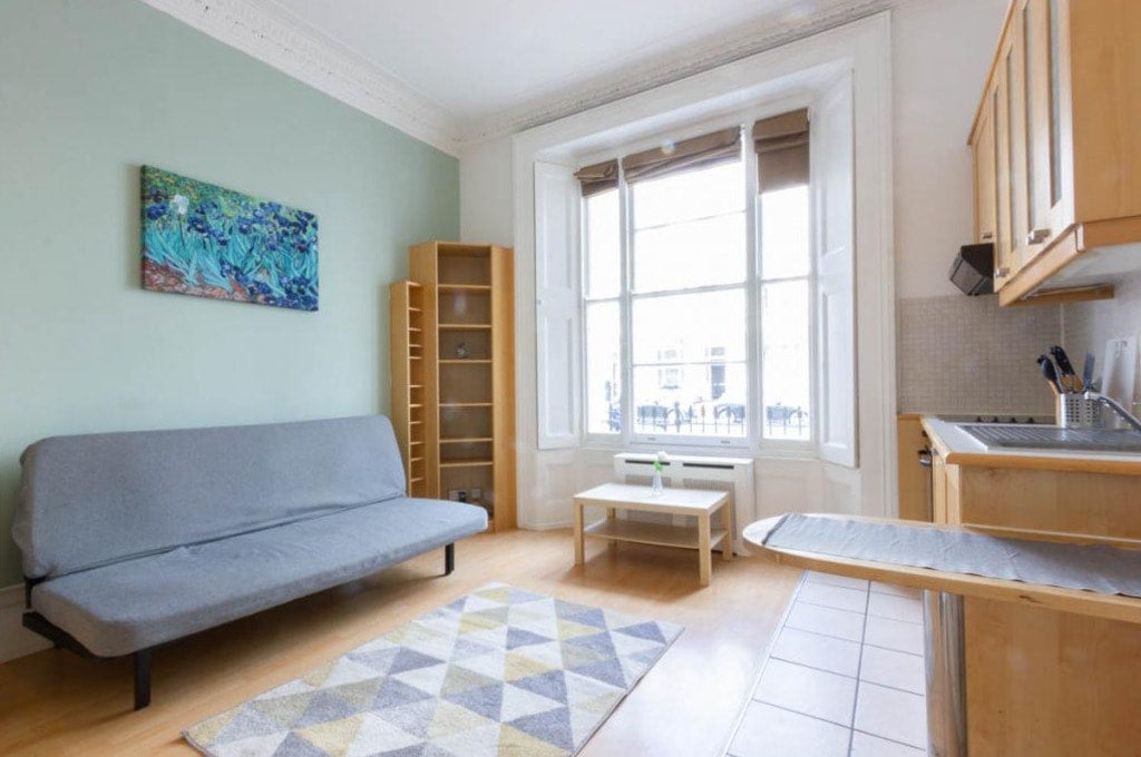 Flat Belgrave Road in City of Westminster