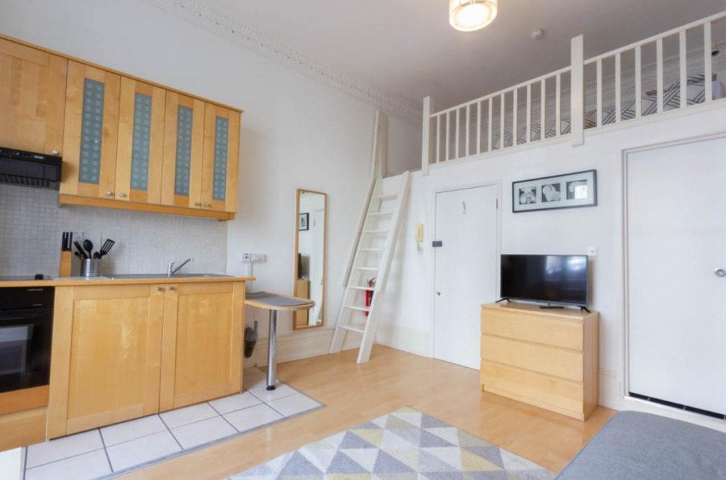Flat Belgrave Road in City of Westminster