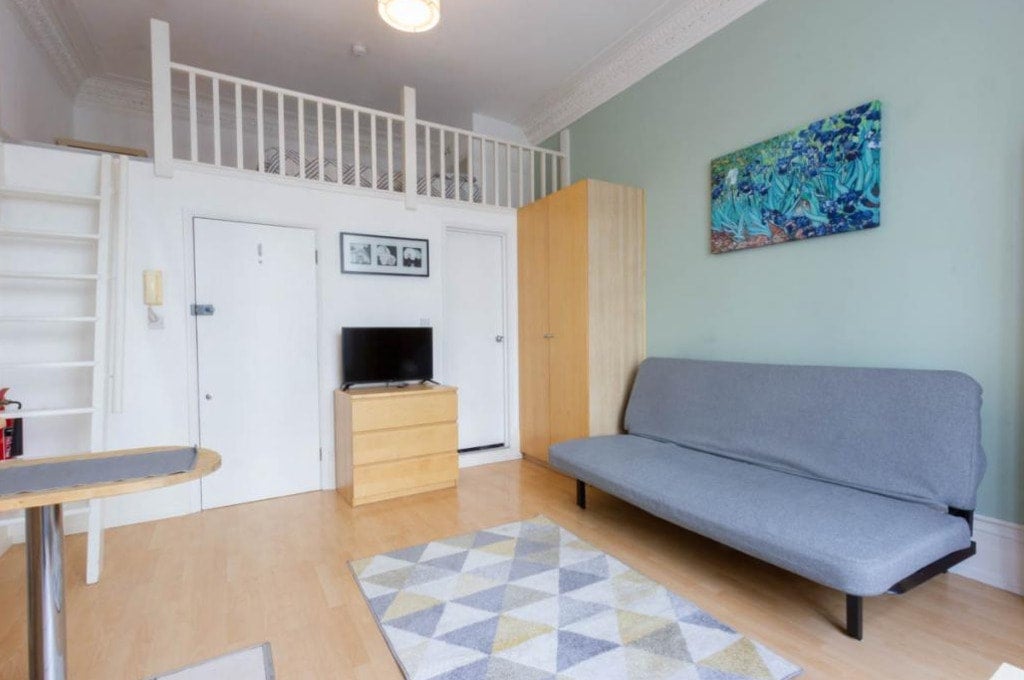 Flat Belgrave Road in City of Westminster
