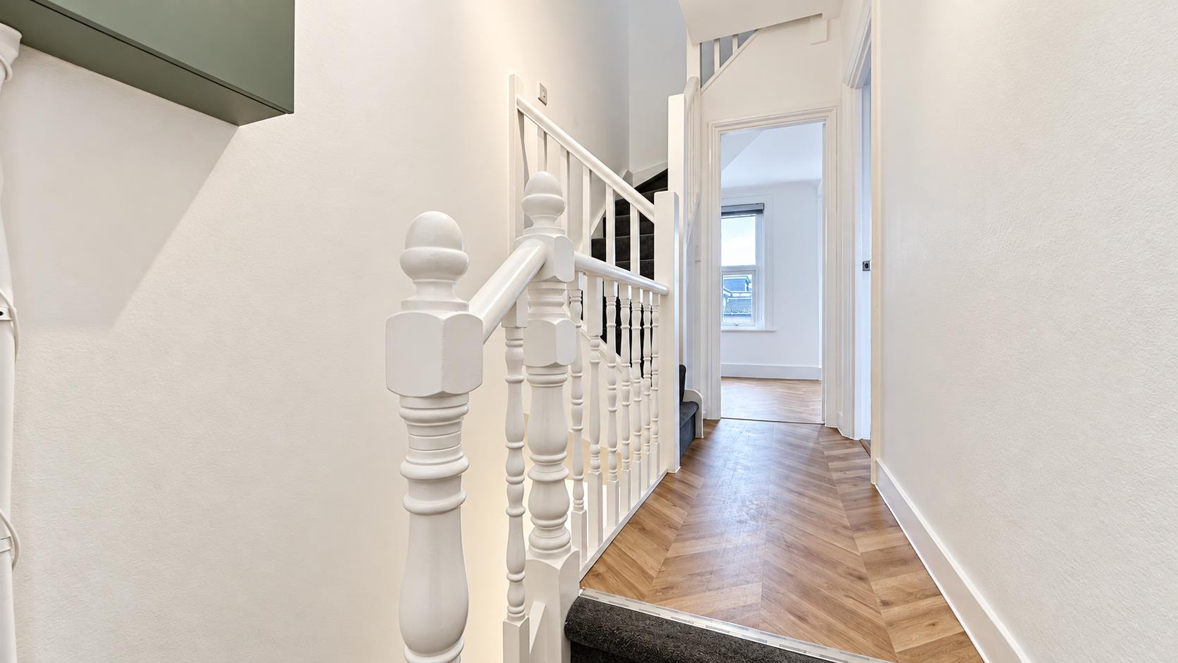 Flat Keppel Road in Greater London