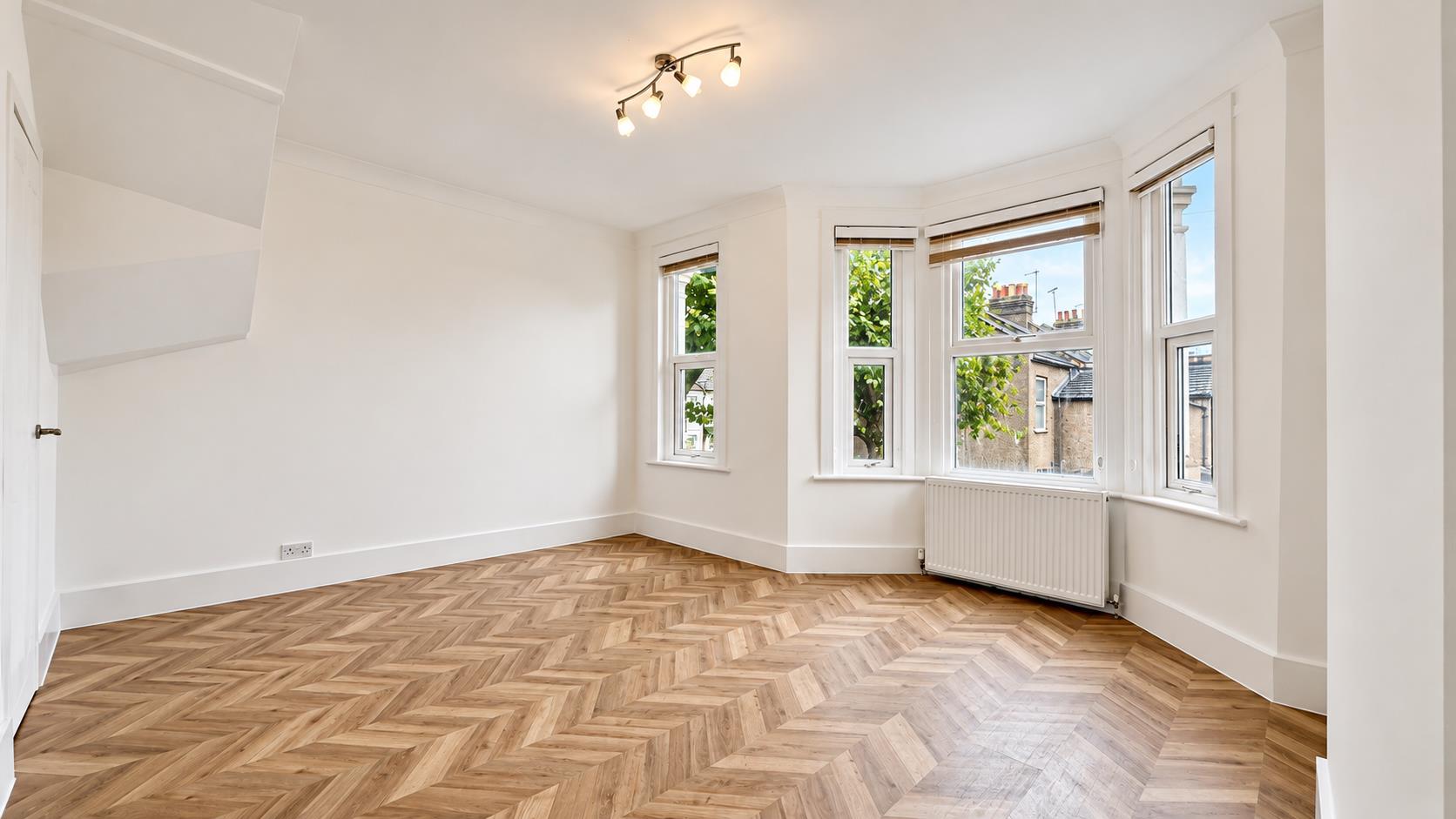 Flat Keppel Road in Greater London