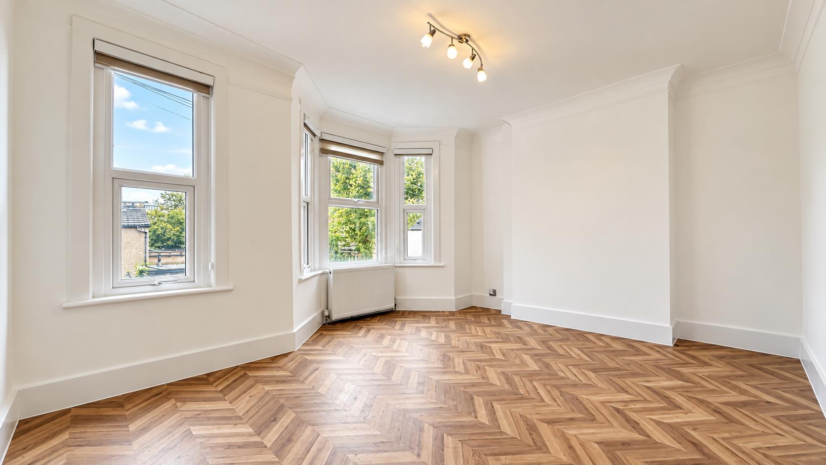 Flat Keppel Road in Greater London