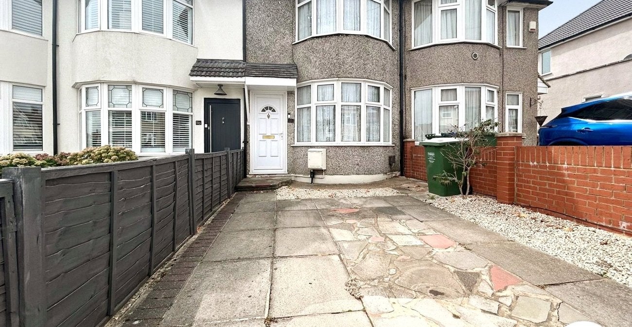 House Lyndon Avenue in Greater London