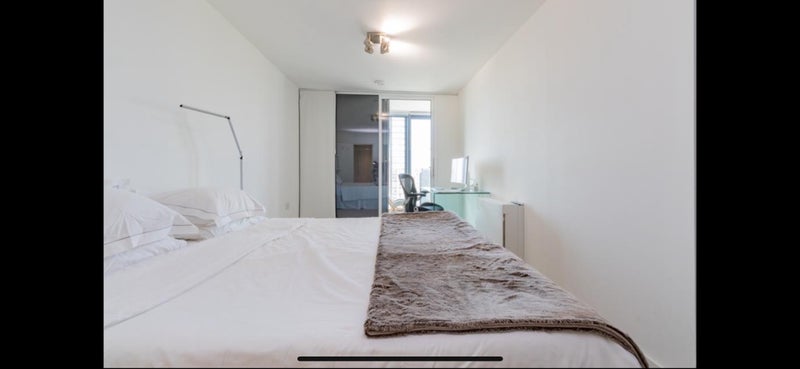 Room Station Street in Greater London