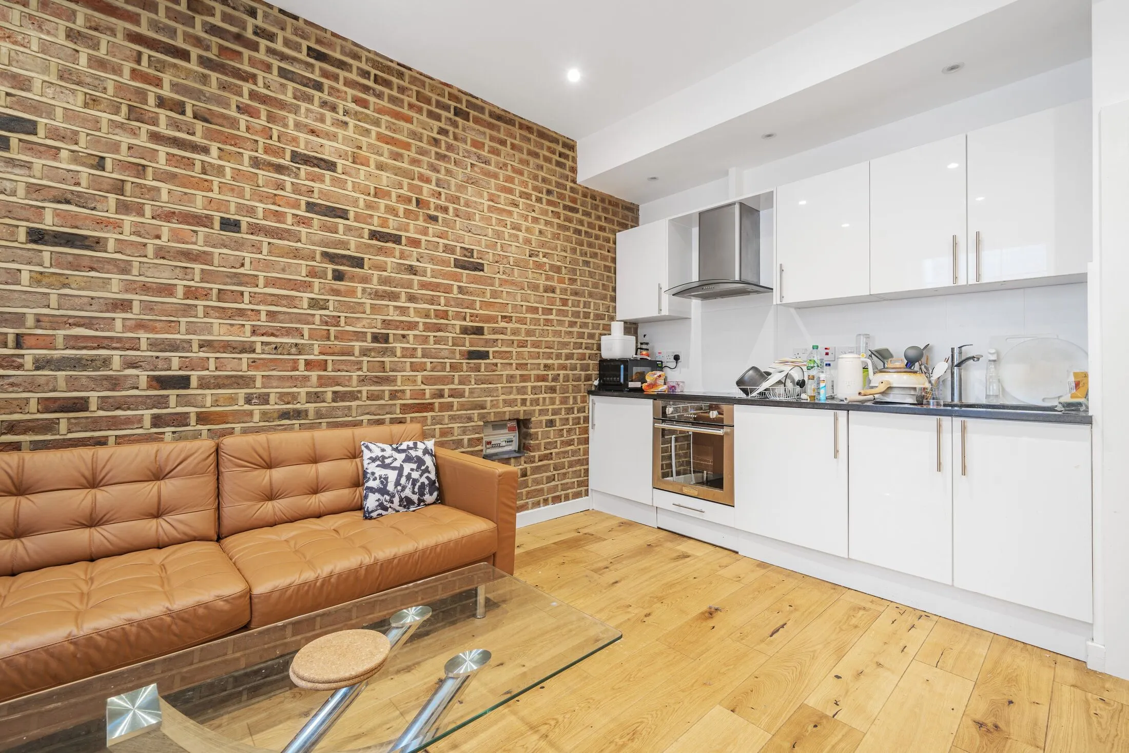 Flat Warwick Way in City of Westminster