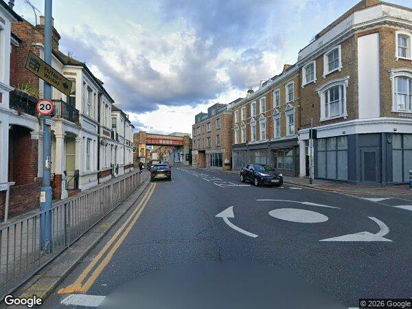 Flat Putney Bridge Road in Greater London