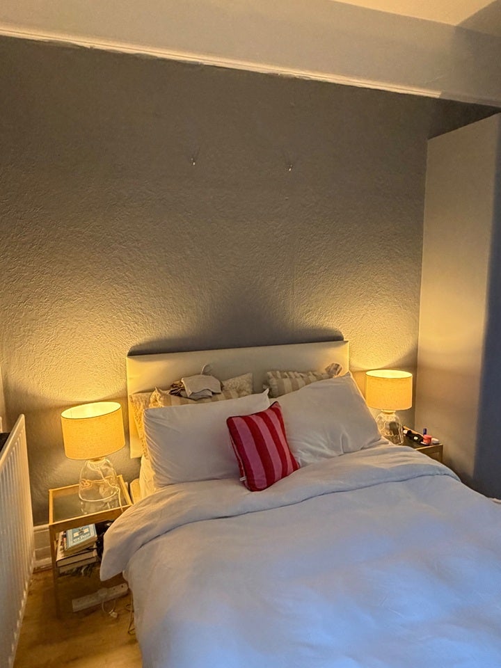 Flat Putney Bridge Road in Greater London