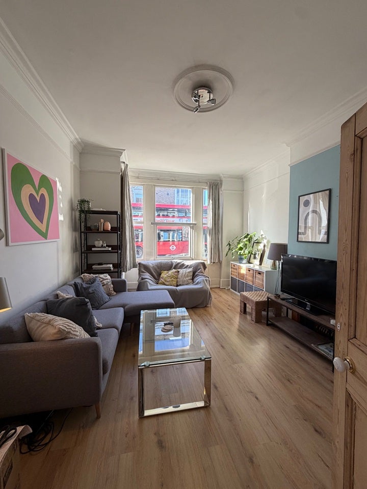 Flat Putney Bridge Road in Greater London