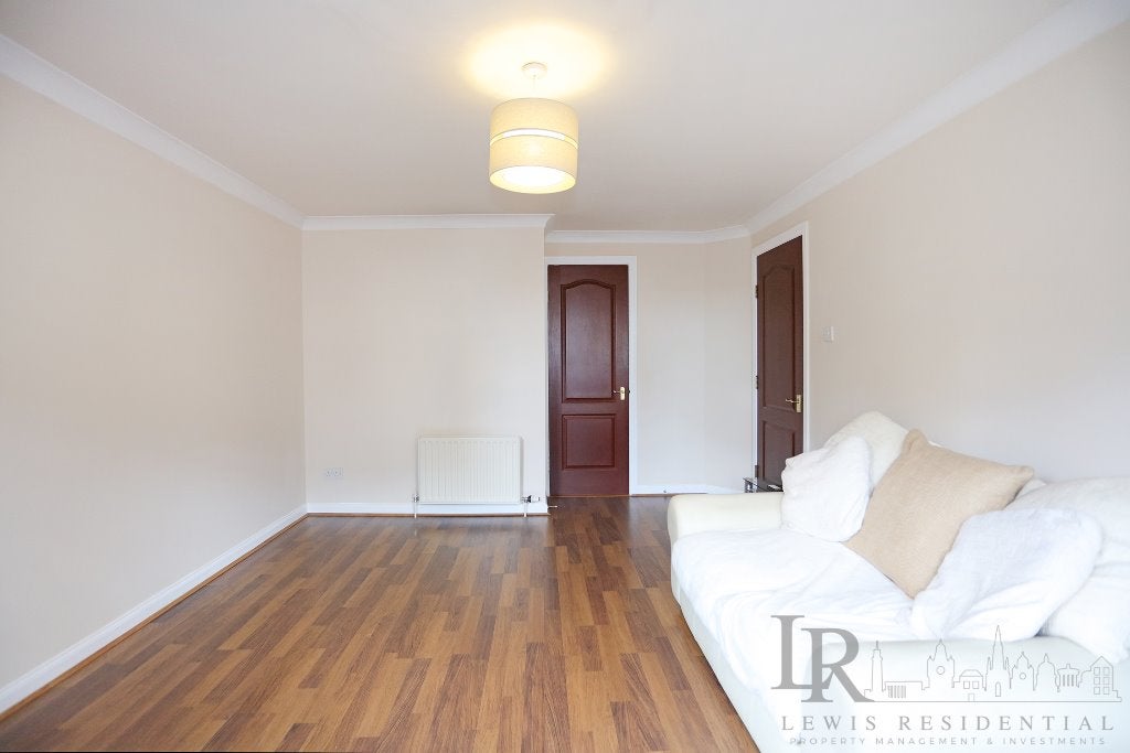 Flat Gylemuir Road in City of Edinburgh