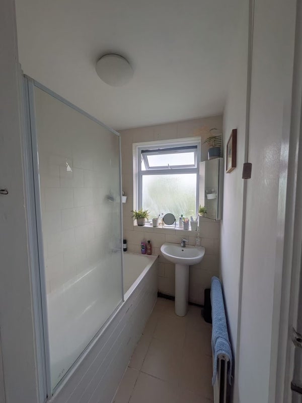 Room Middle Lane in Greater London