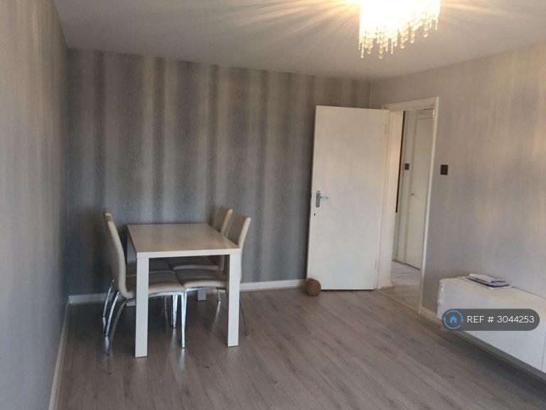 Flat Victoria Grove in Greater London