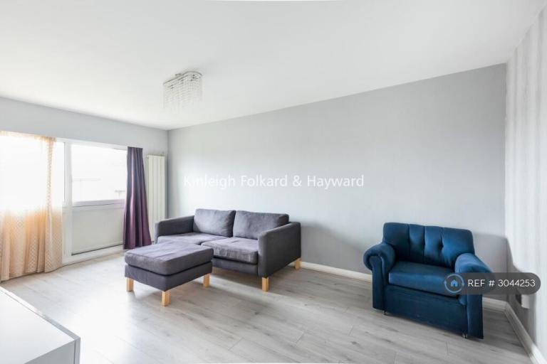 Flat Victoria Grove in Greater London