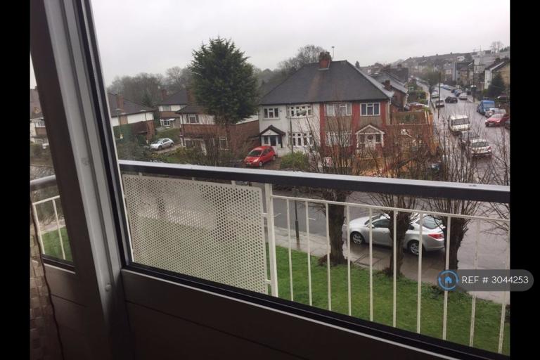 Flat Victoria Grove in Greater London