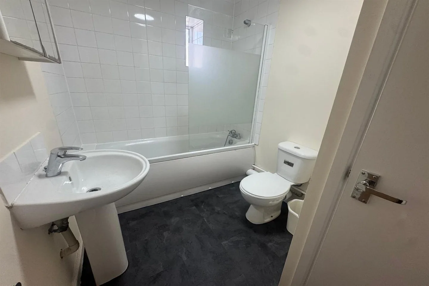Flat Benhill Avenue in Greater London