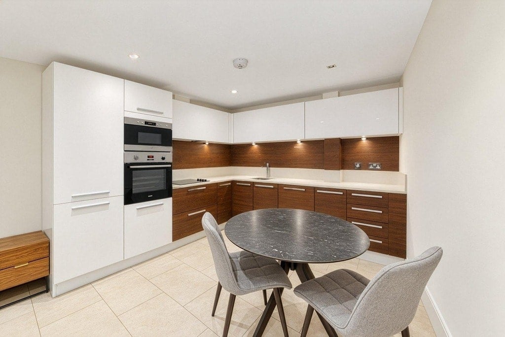 Flat Phoenix Street in Greater London
