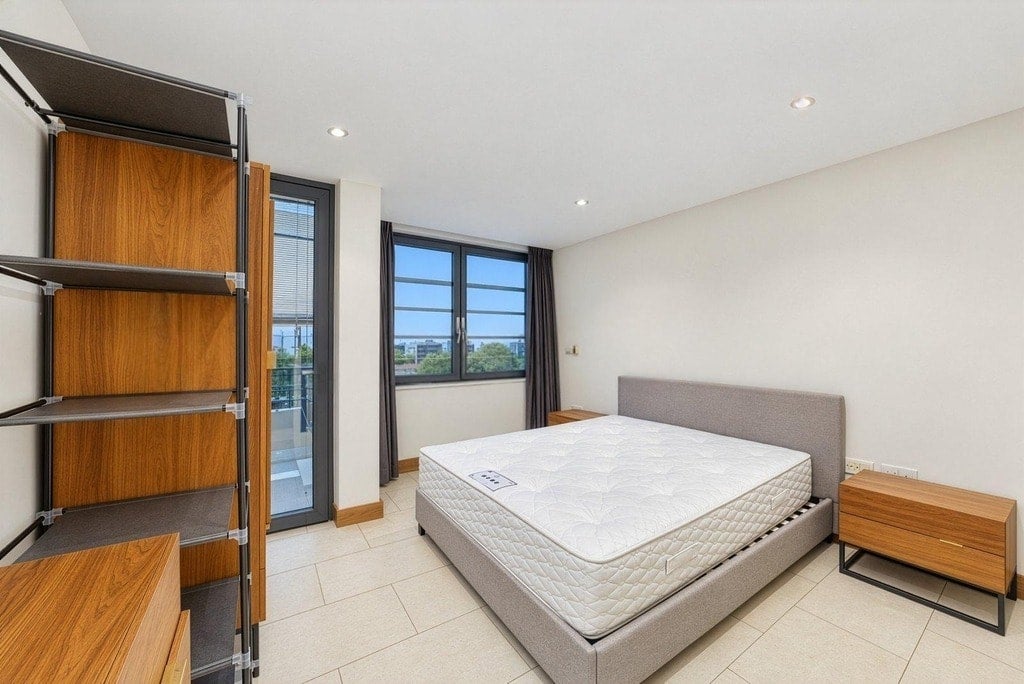 Flat Phoenix Street in Greater London
