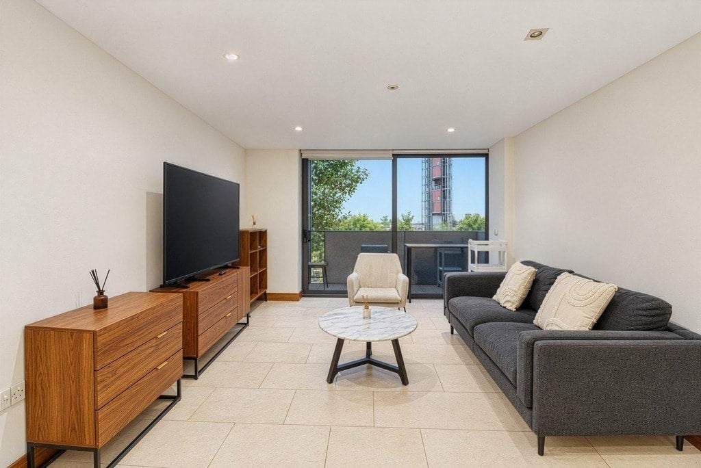 Flat Phoenix Street in Greater London