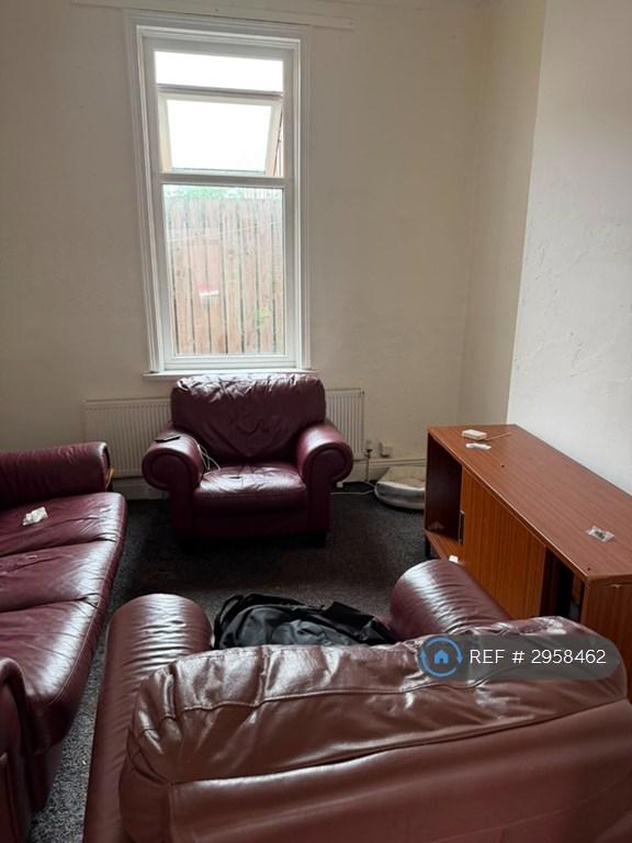 Flat Lyndhurst Terrace in Sunderland