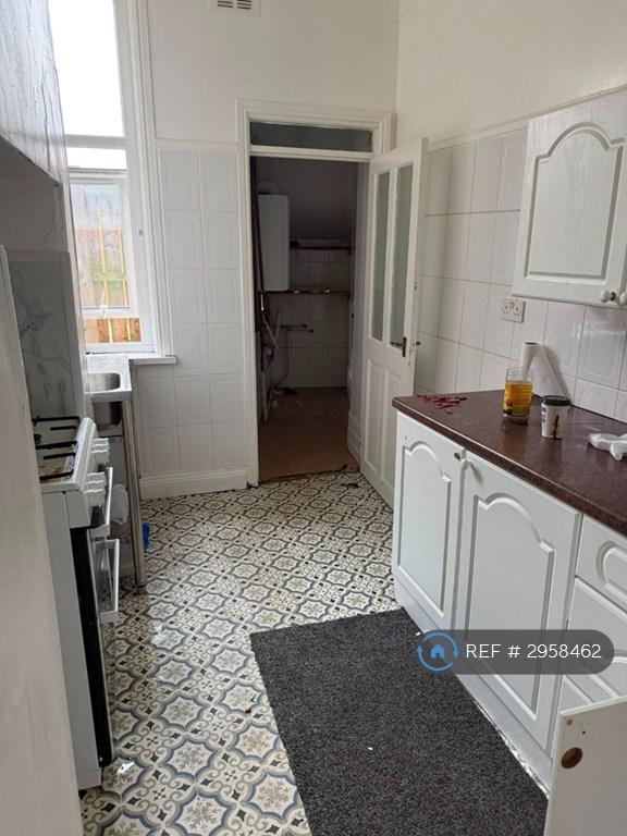 Flat Lyndhurst Terrace in Sunderland