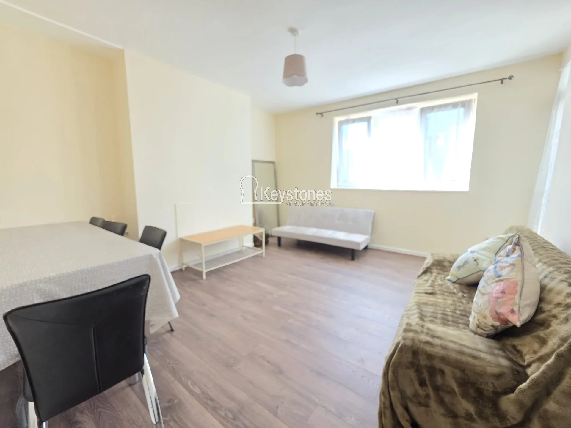 Flat Canrobert Street in Greater London