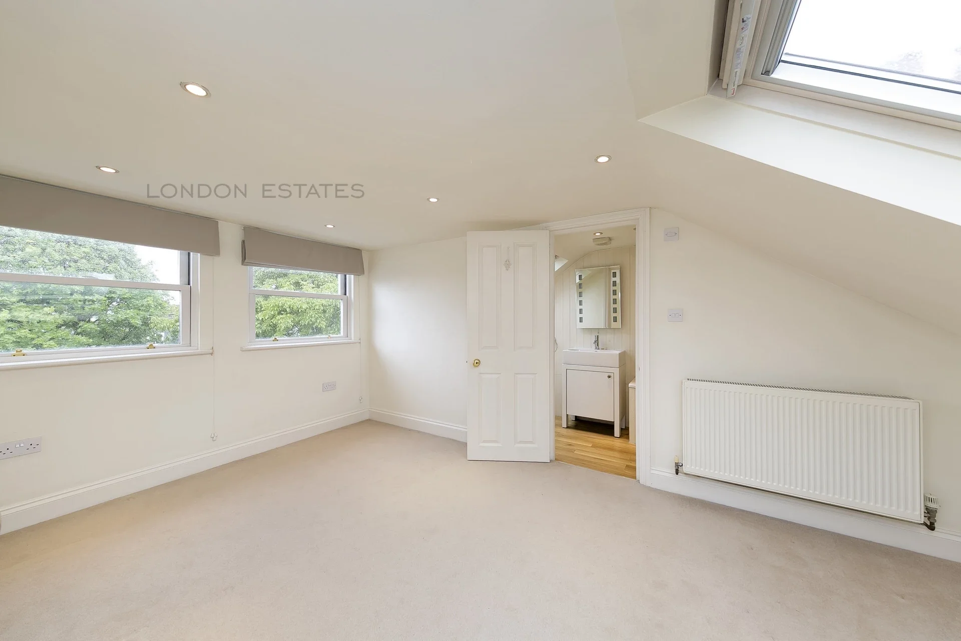 Flat Wellesley Road in Greater London