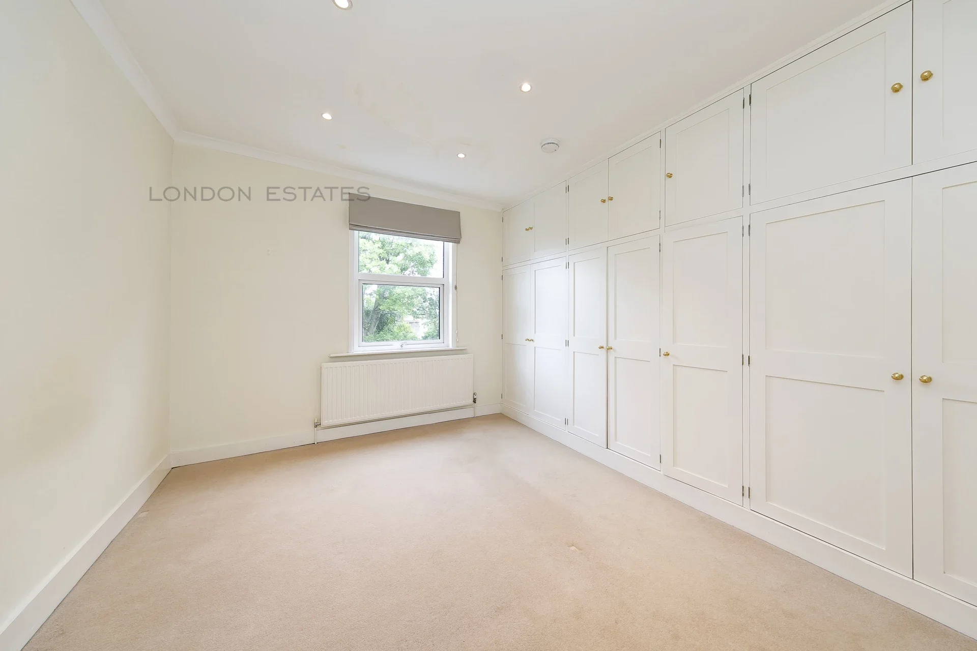 Flat Wellesley Road in Greater London