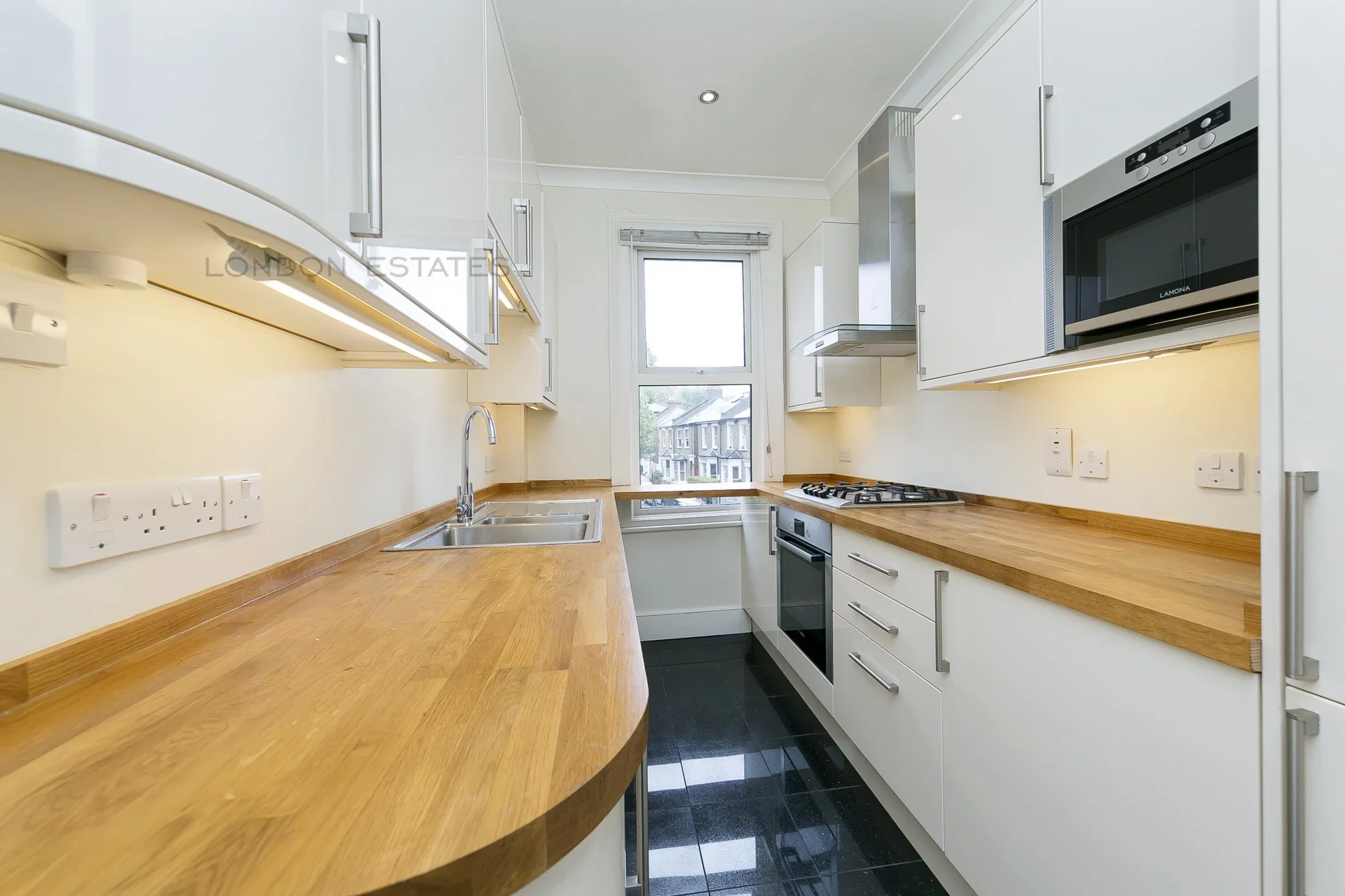 Flat Wellesley Road in Greater London