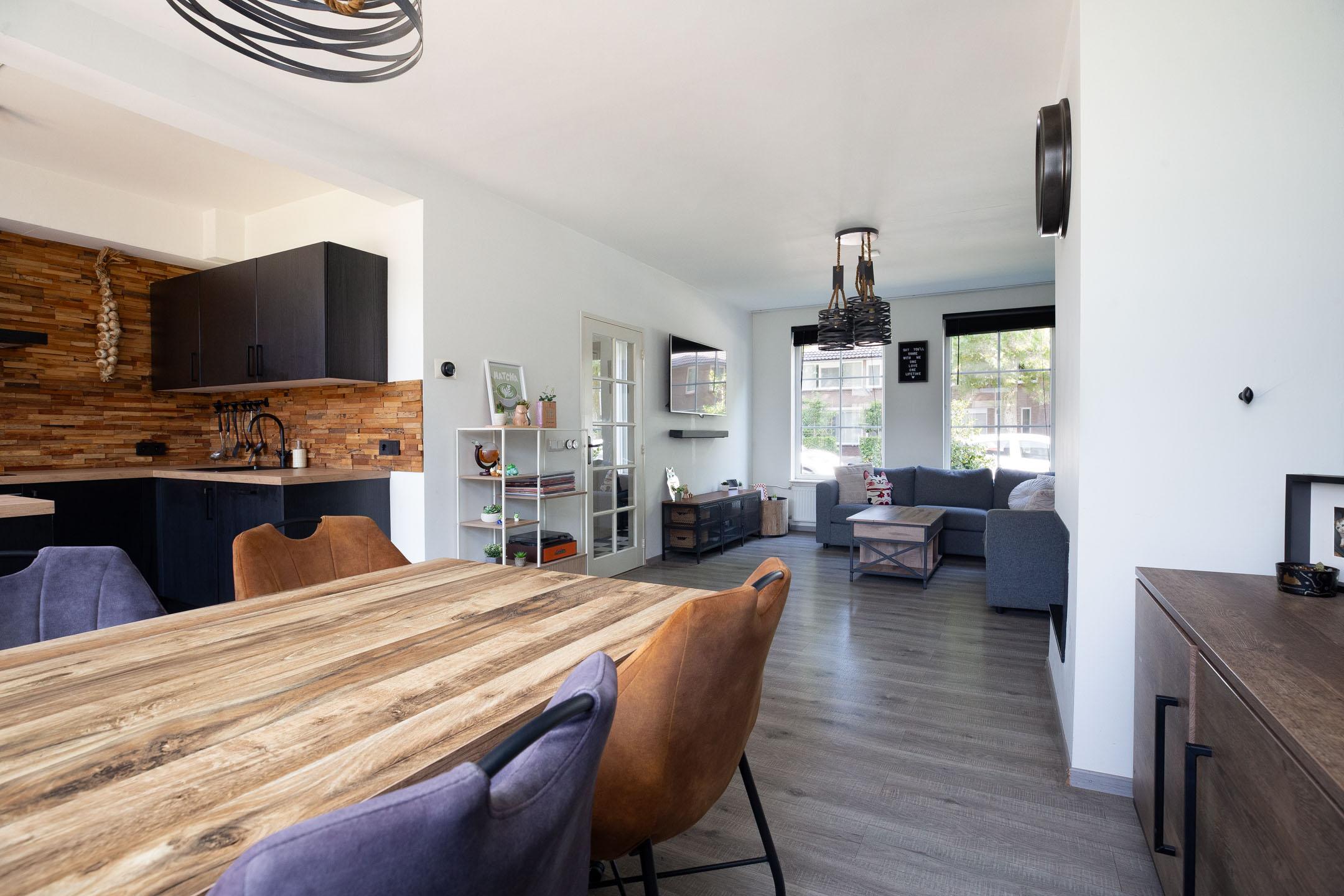 Tussenwoning te koop: Dr. Schaepmanlaan 8, Waalwijk