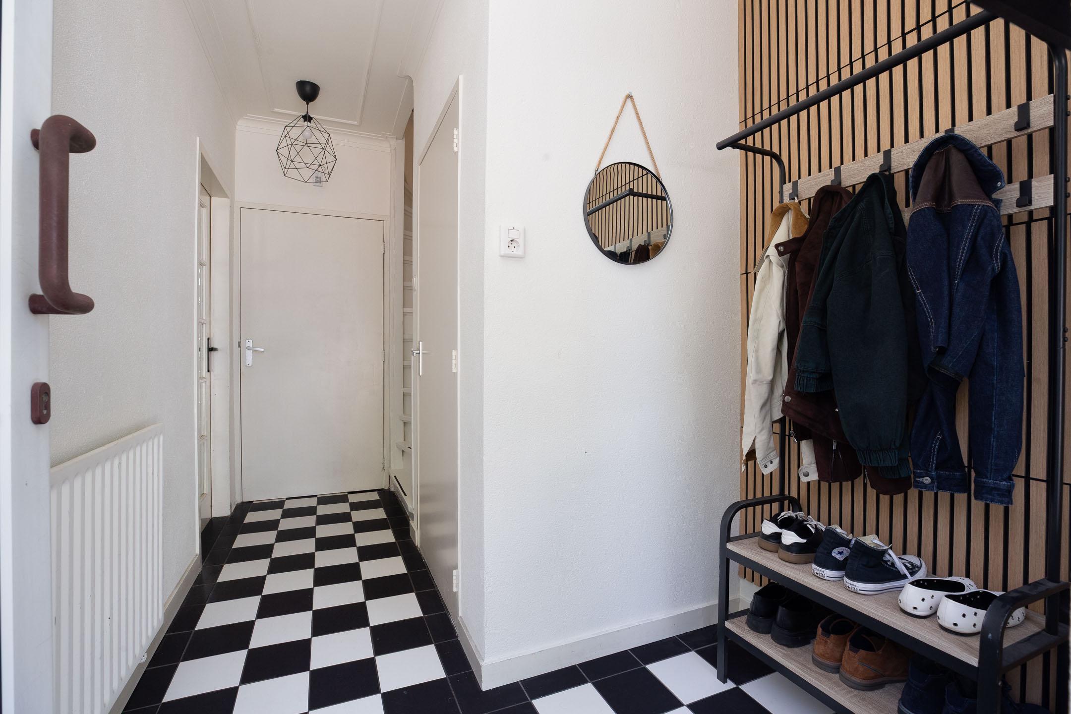 Tussenwoning te koop: Dr. Schaepmanlaan 8, Waalwijk