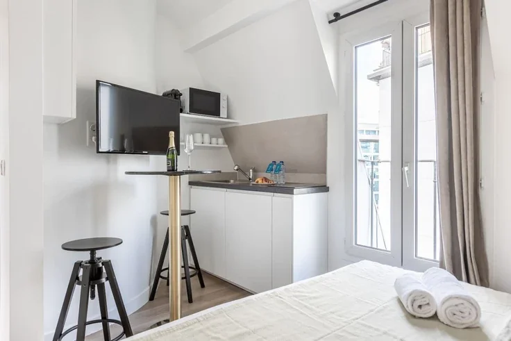 Flat Avenue de Wagram in Paris
