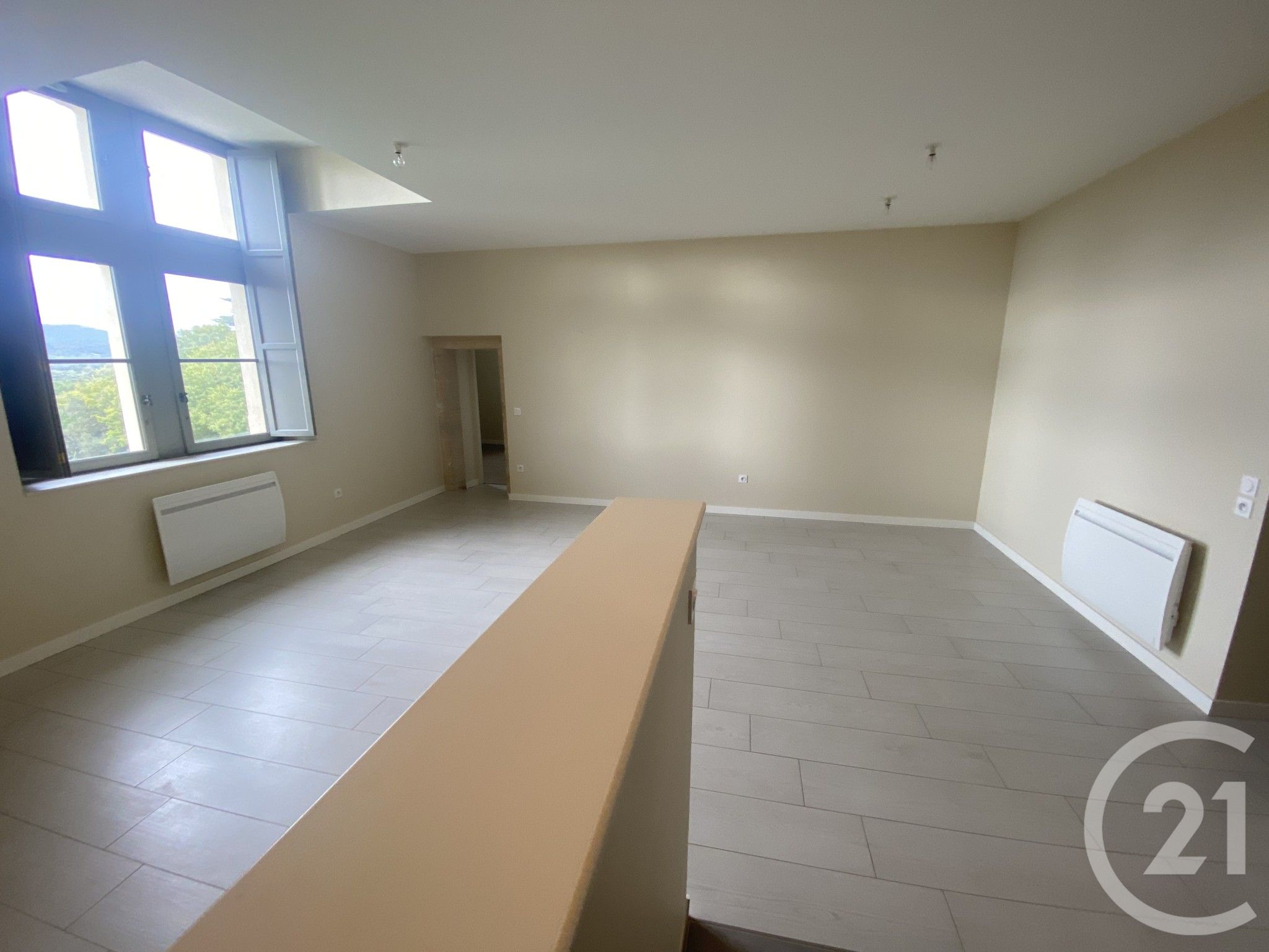 Appartement Place Paul Pépin à Viols-en-Laval