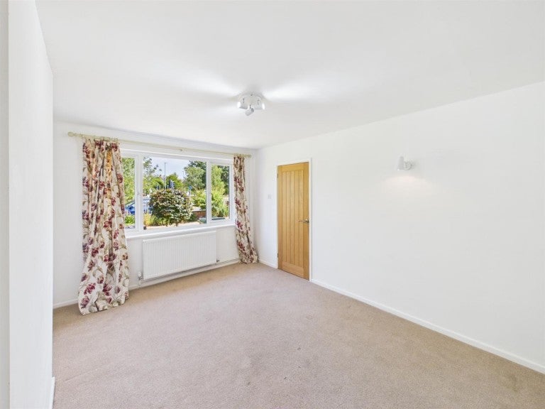 House Digby Drive in Tewkesbury