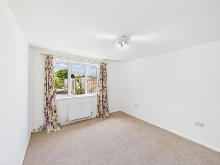 House Digby Drive in Tewkesbury