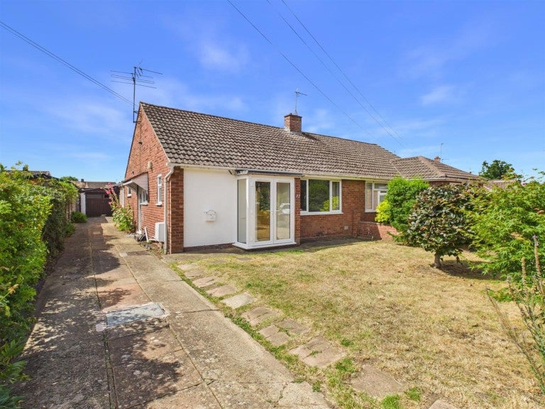 House Digby Drive in Tewkesbury