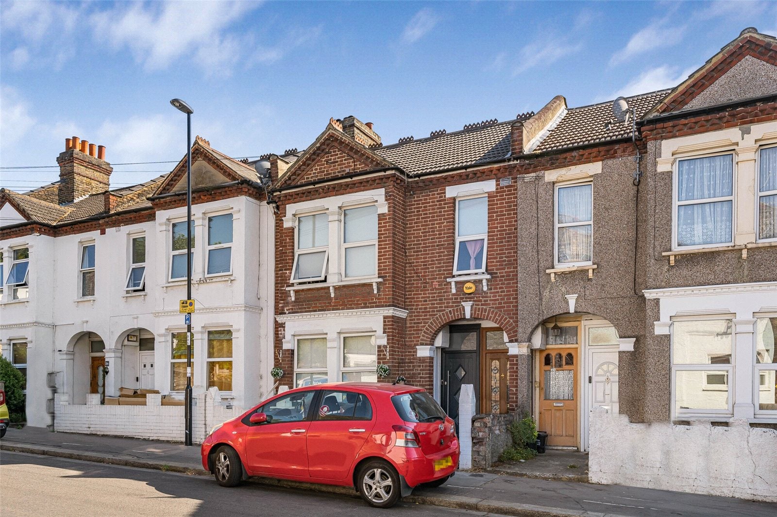 Flat Hythe Road in Greater London