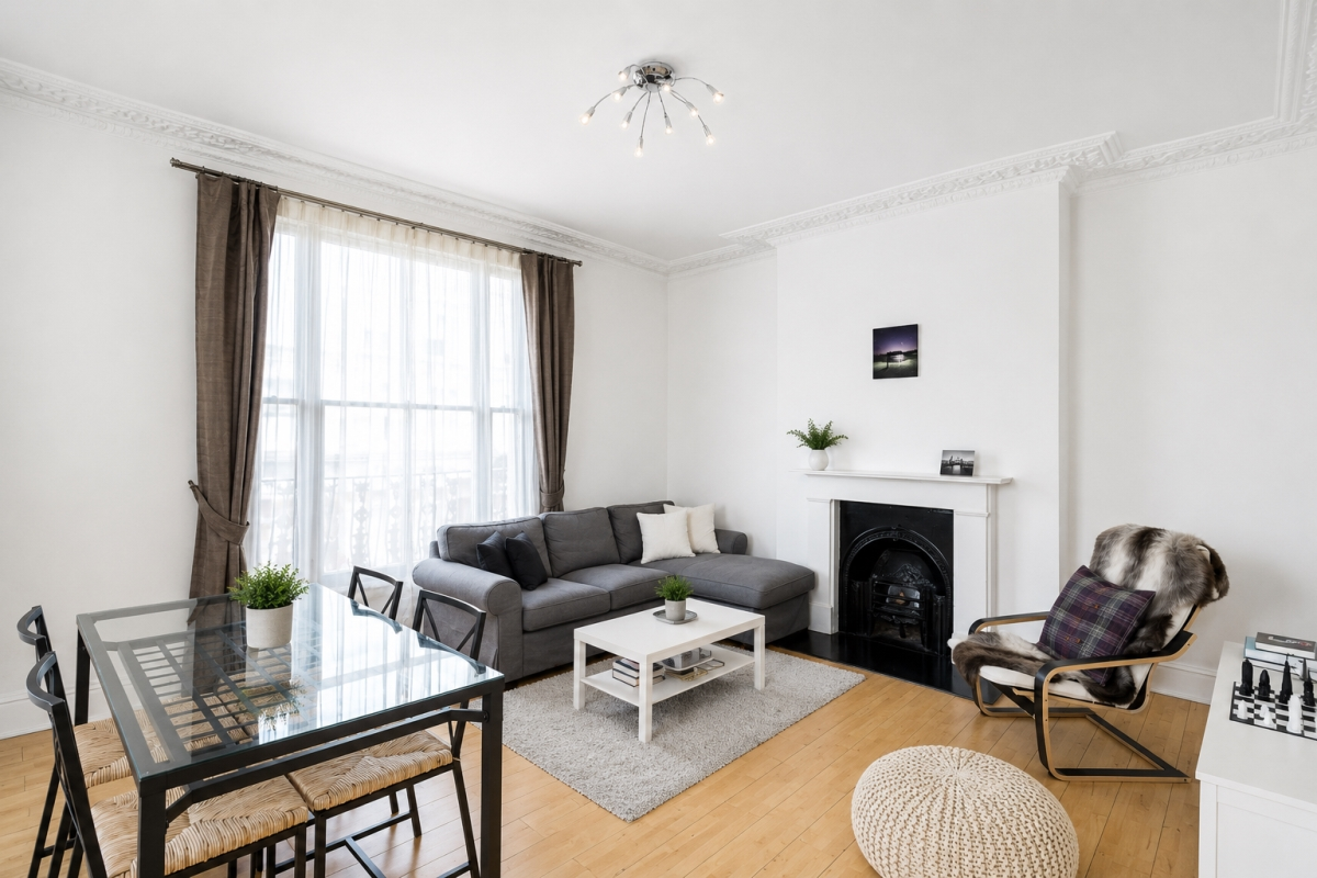 Flat Elgin Crescent in Greater London