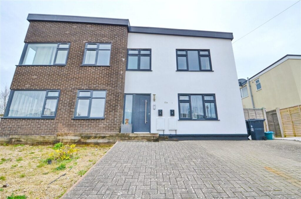 Flat Landseer Avenue in Bristol