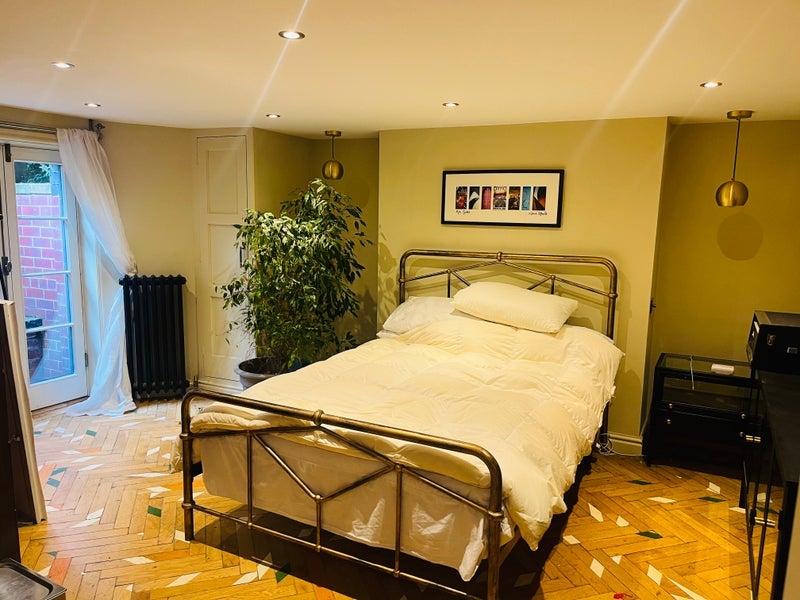 Room Derbyshire Lane in Trafford