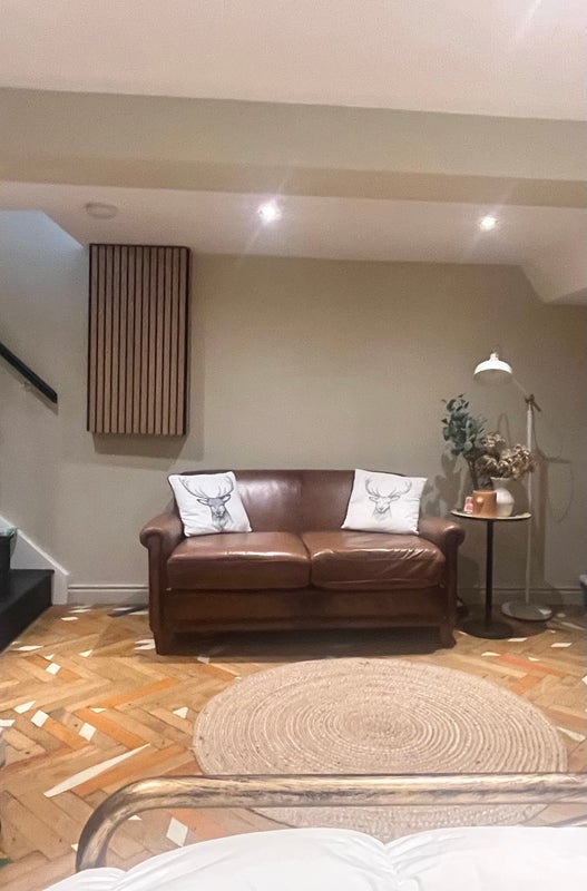 Room Derbyshire Lane in Trafford