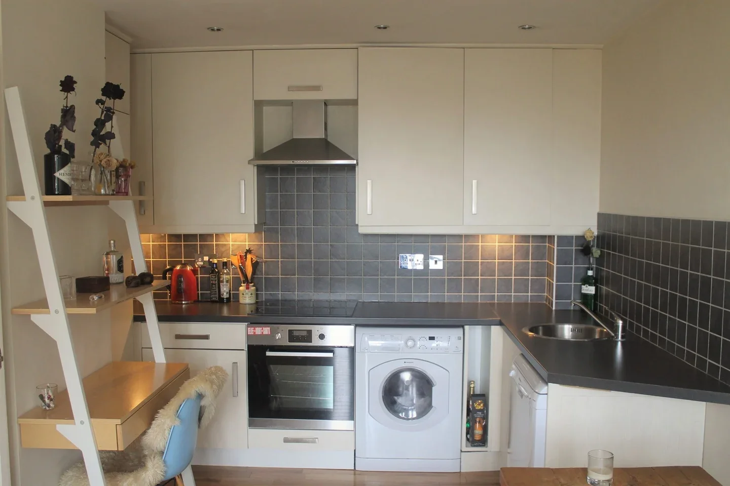 Flat Wick Lane in Greater London