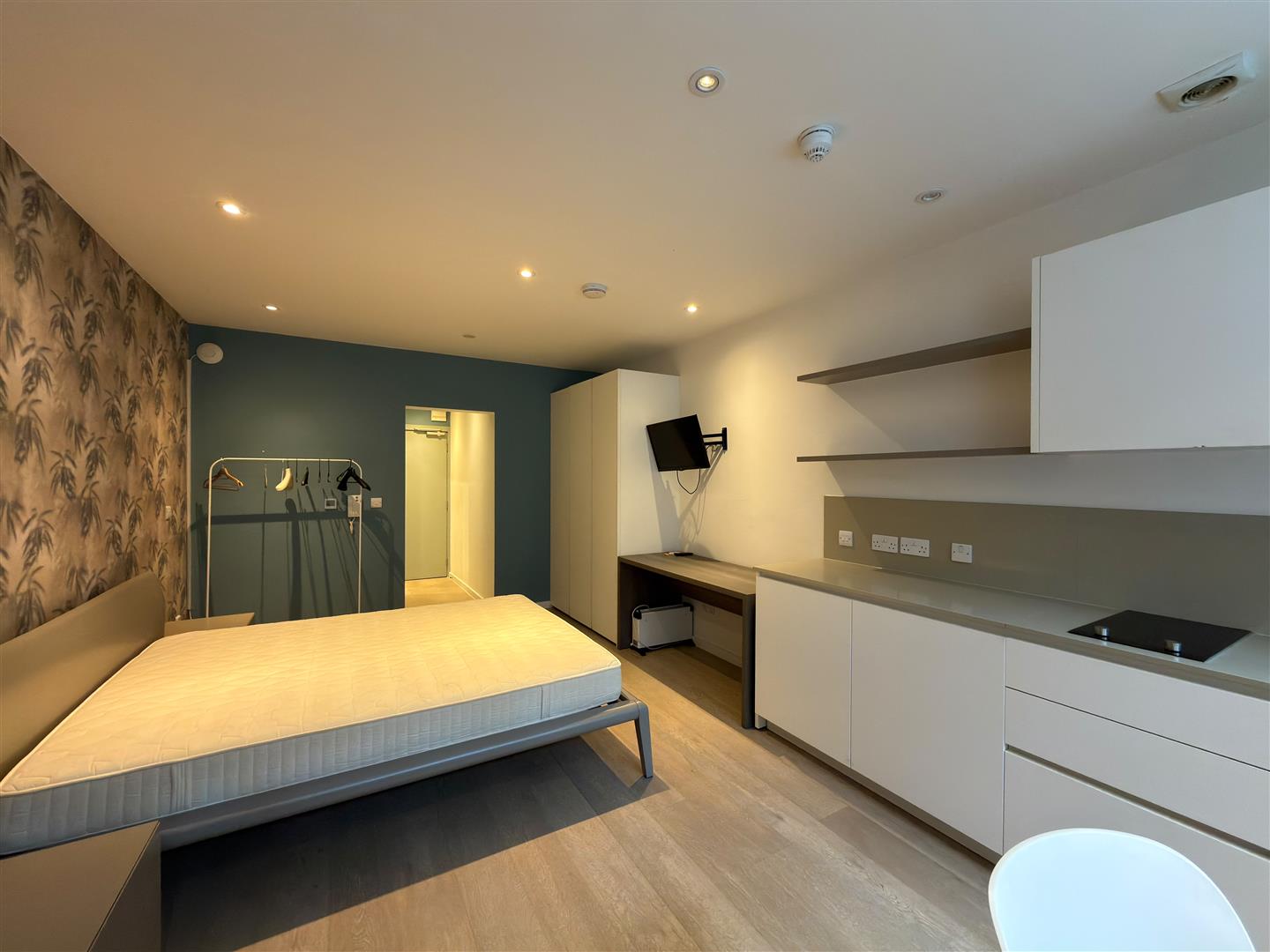 Flat Lymington Road in Greater London
