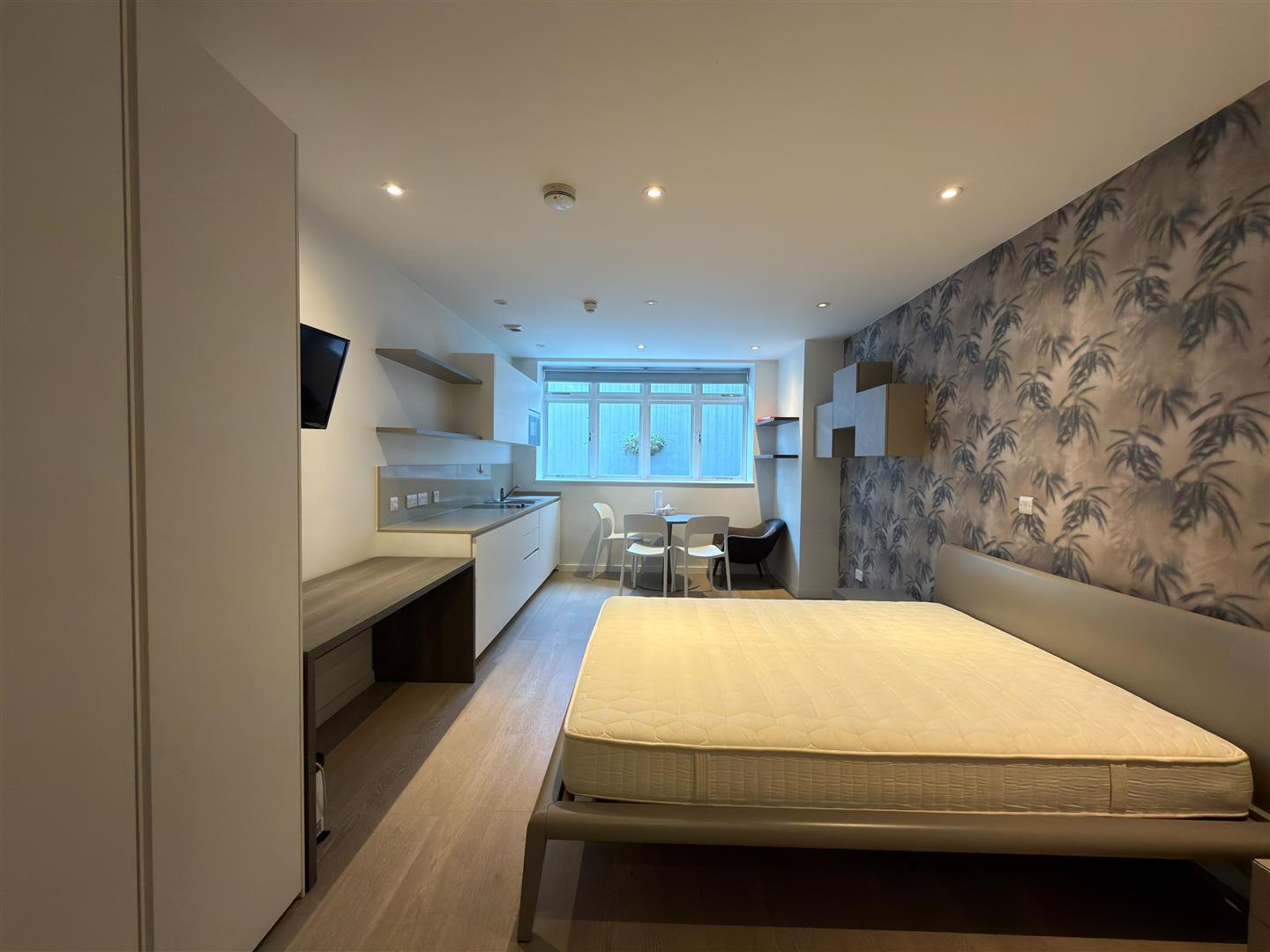 Flat Lymington Road in Greater London